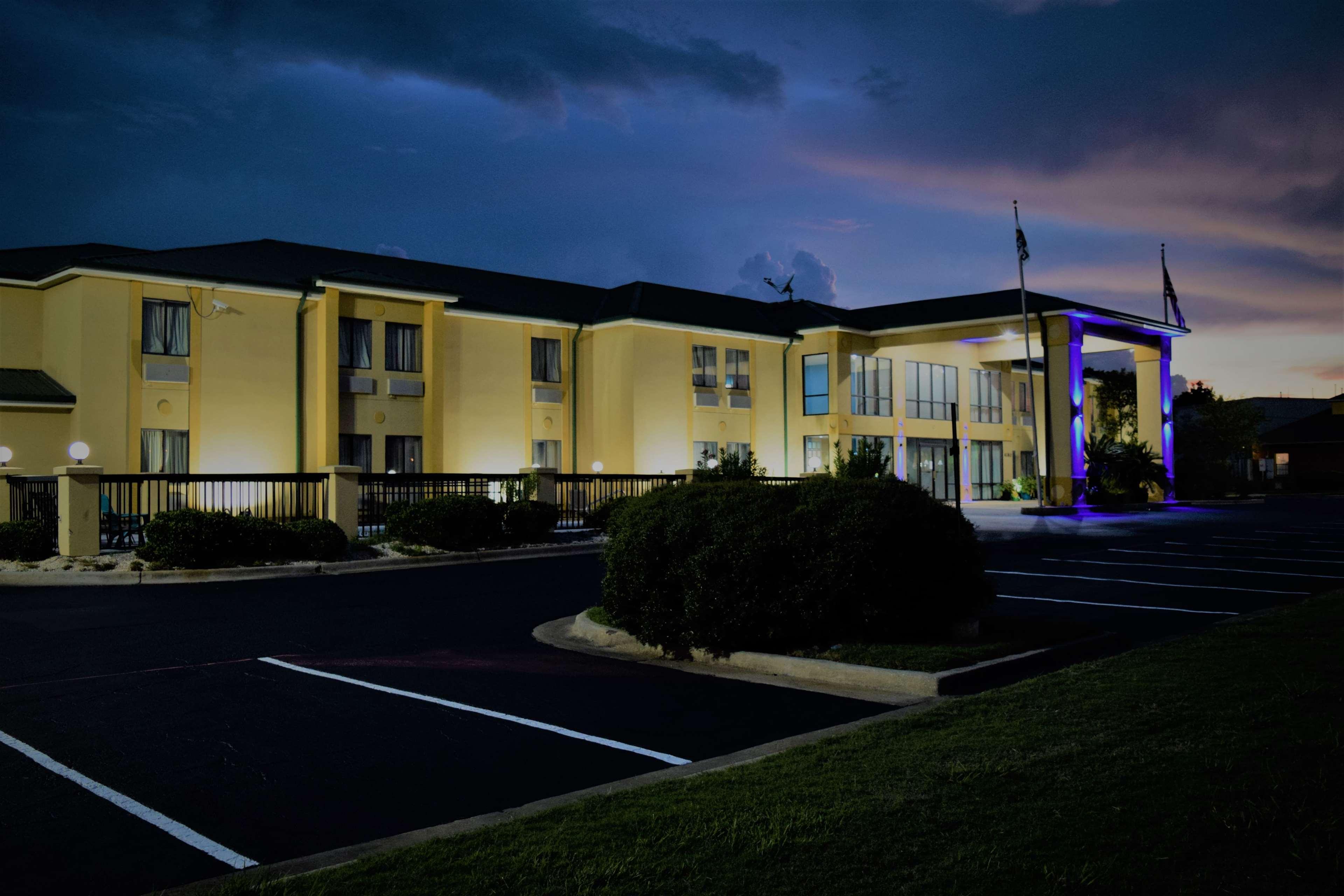 Days Inn By Wyndham Монтгомери Экстерьер фото