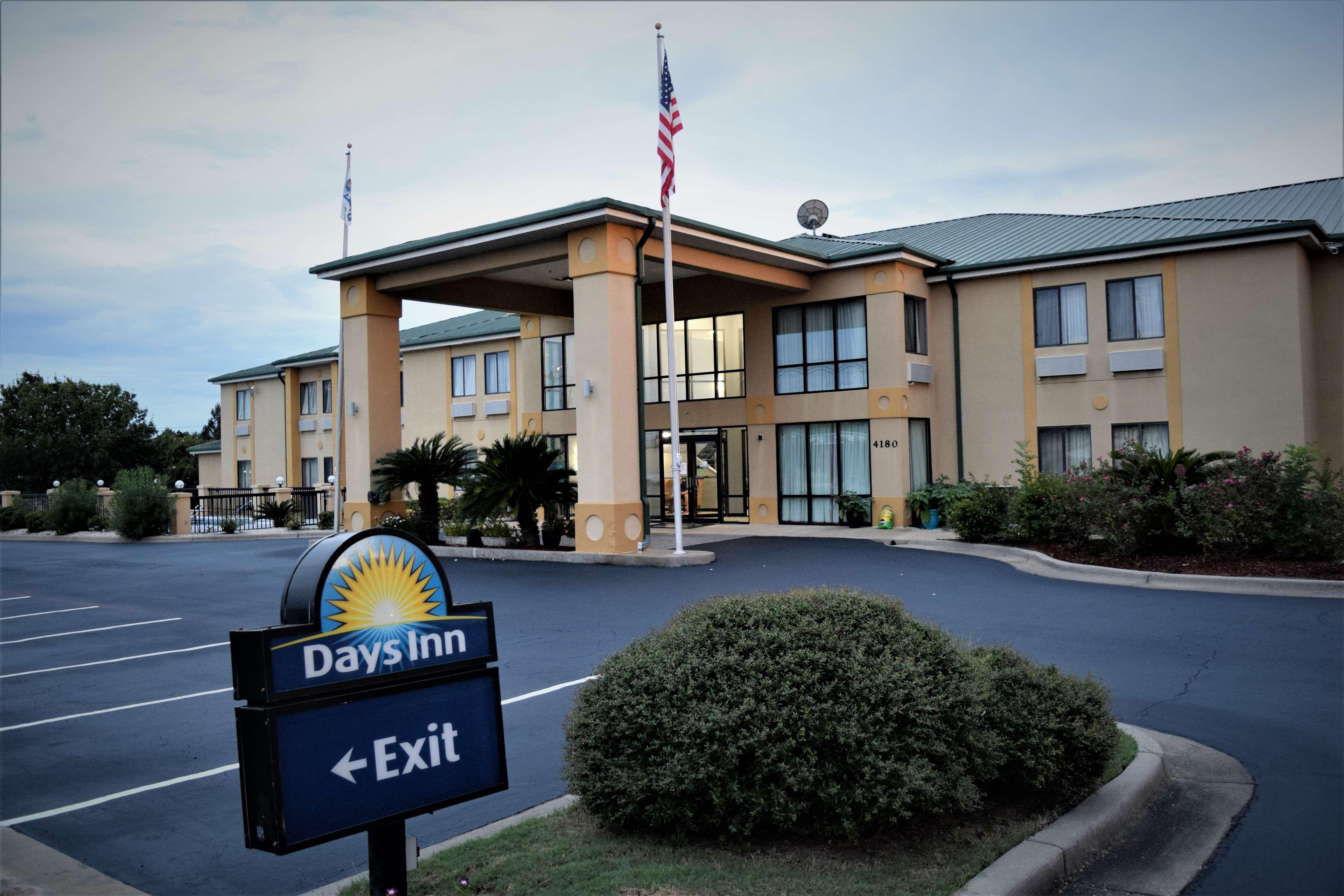 Days Inn By Wyndham Монтгомери Экстерьер фото